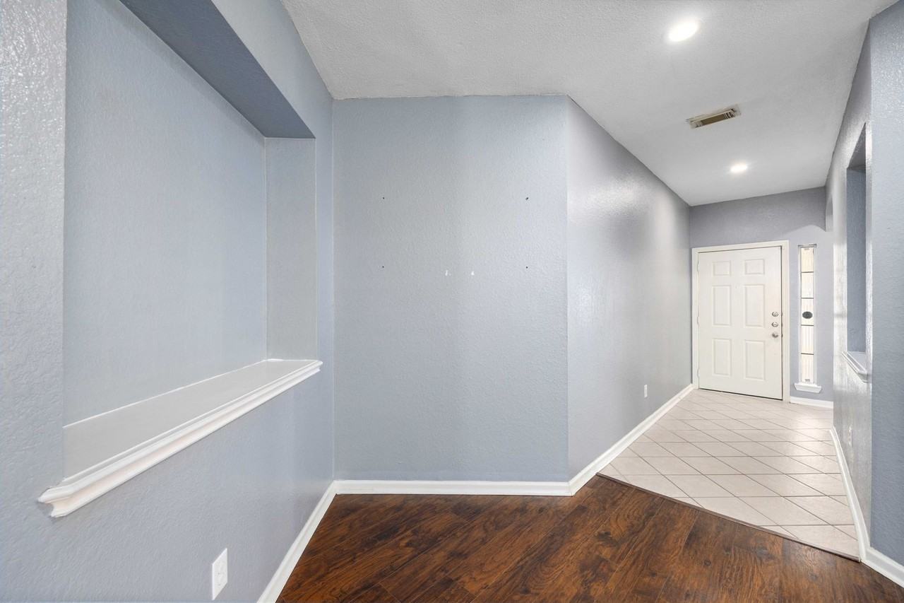 15823 Stiller Park Dr - Photo 4 of 27