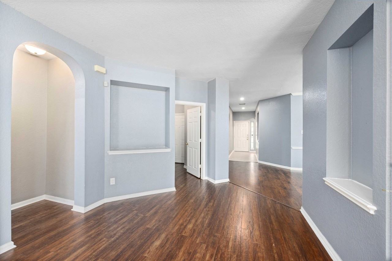 15823 Stiller Park Dr - Photo 5 of 27