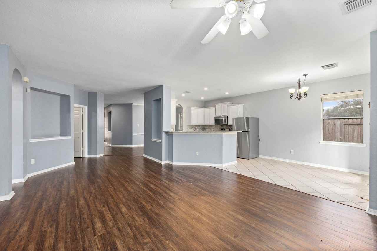 15823 Stiller Park Dr - Photo 6 of 27