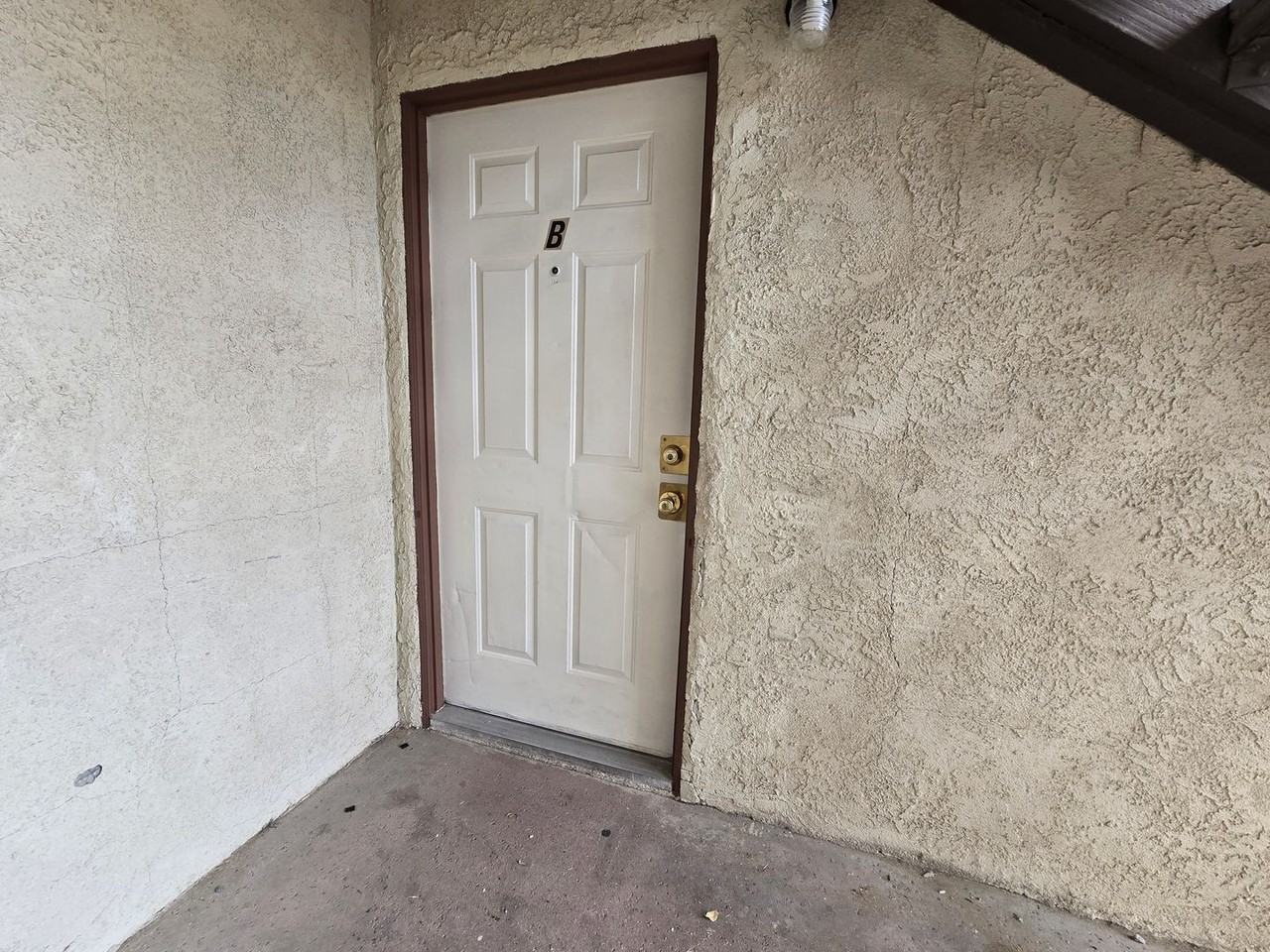1332 N El Prado St - Photo 2 of 9