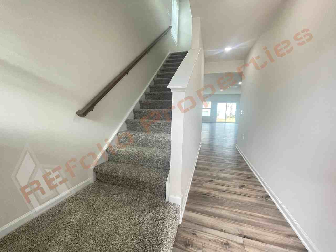127 Tourmaline Hill Dr - Photo 2 of 31
