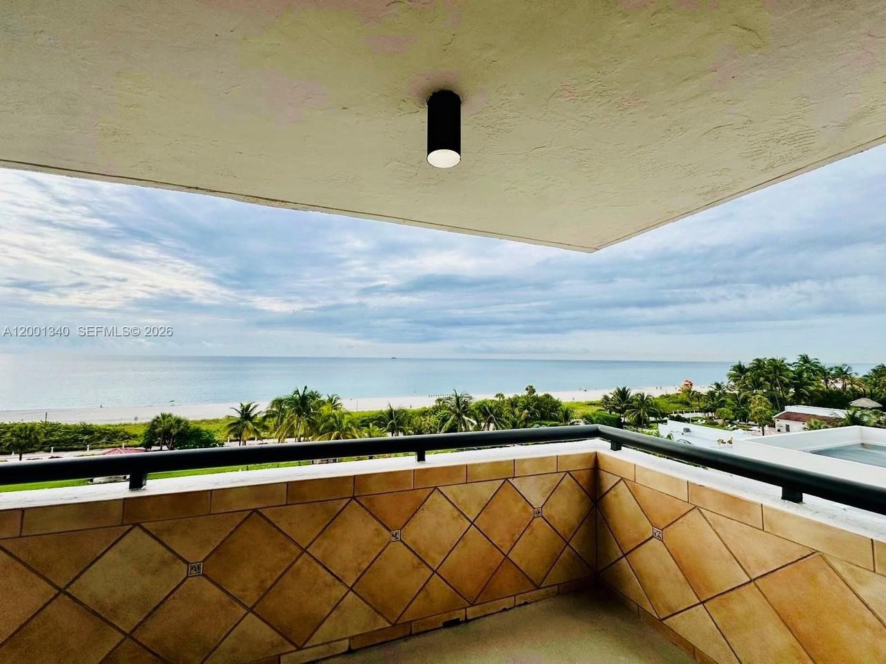 2555 Collins Ave #711