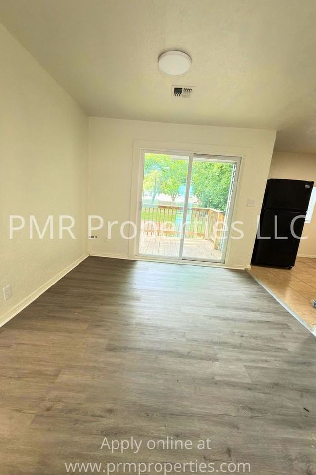 1808 Nw Williams Ave - Photo 3 of 9