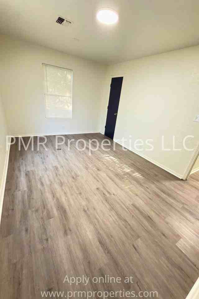 1808 Nw Williams Ave - Photo 5 of 9