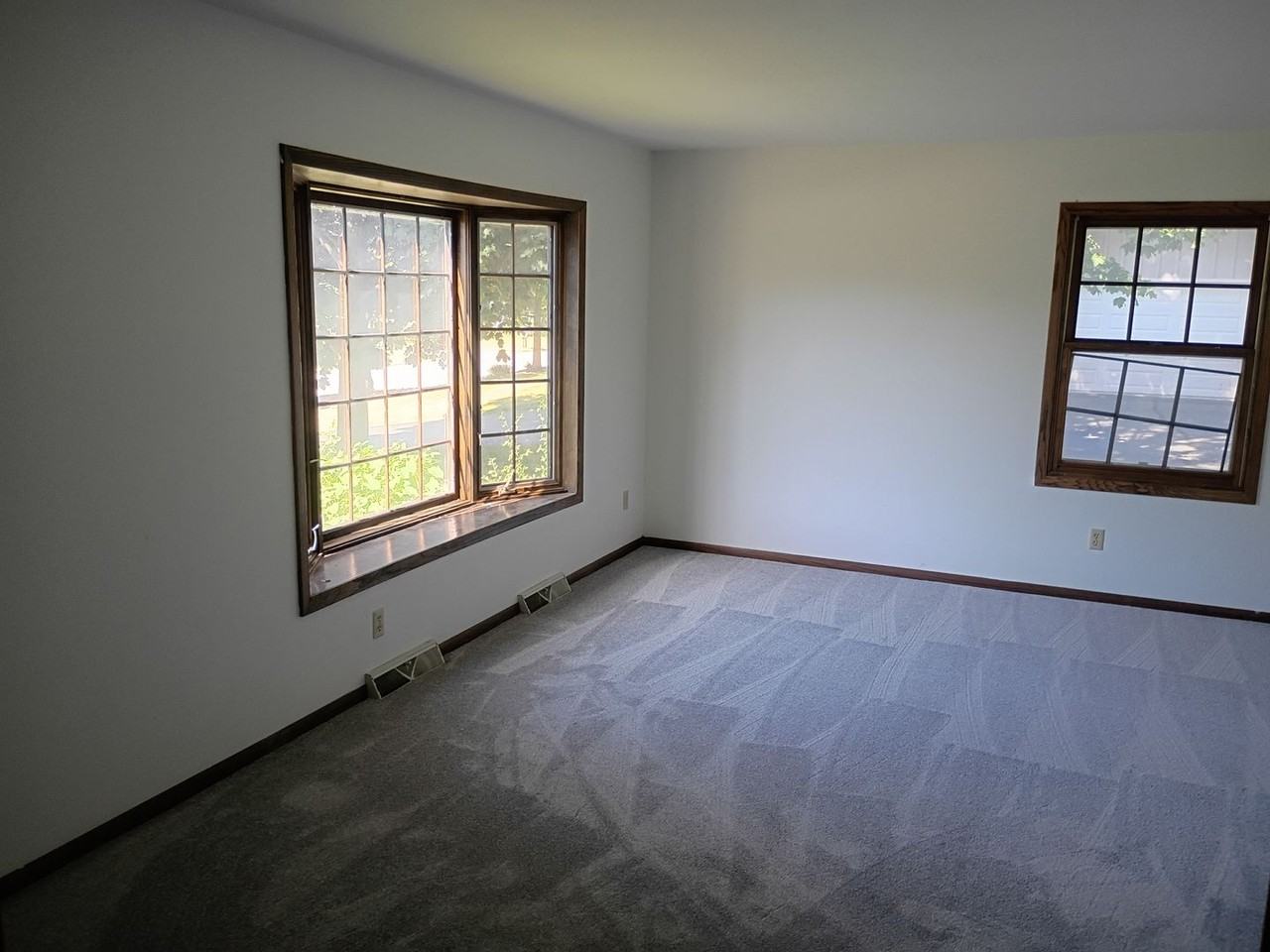 20550 Coventry Dr - Photo 5 of 26