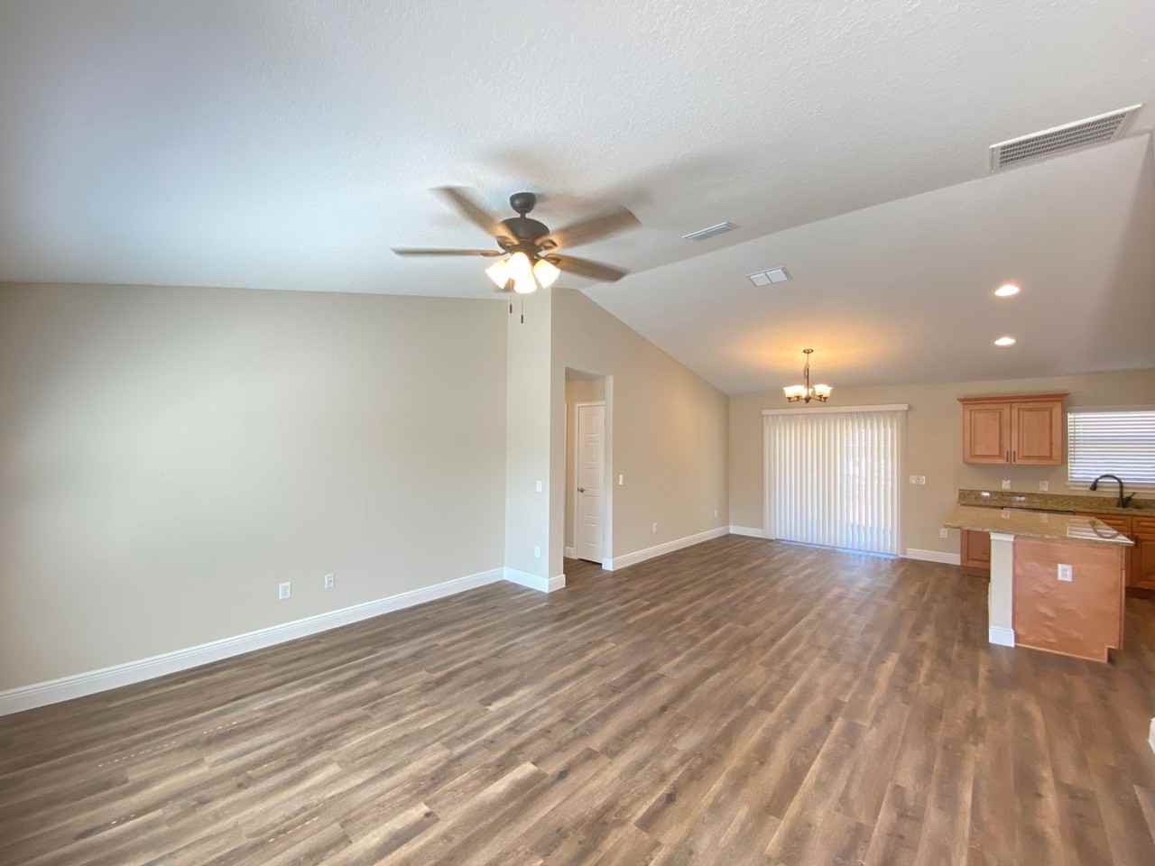 7 Bahia Pass Dr - Photo 3 of 32