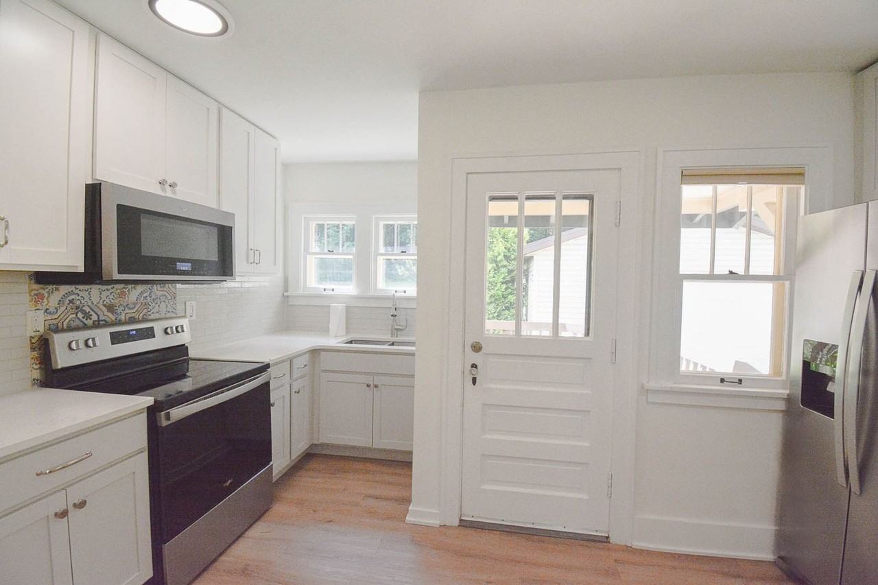 729 7th Ave Sw - Photo 3 of 17