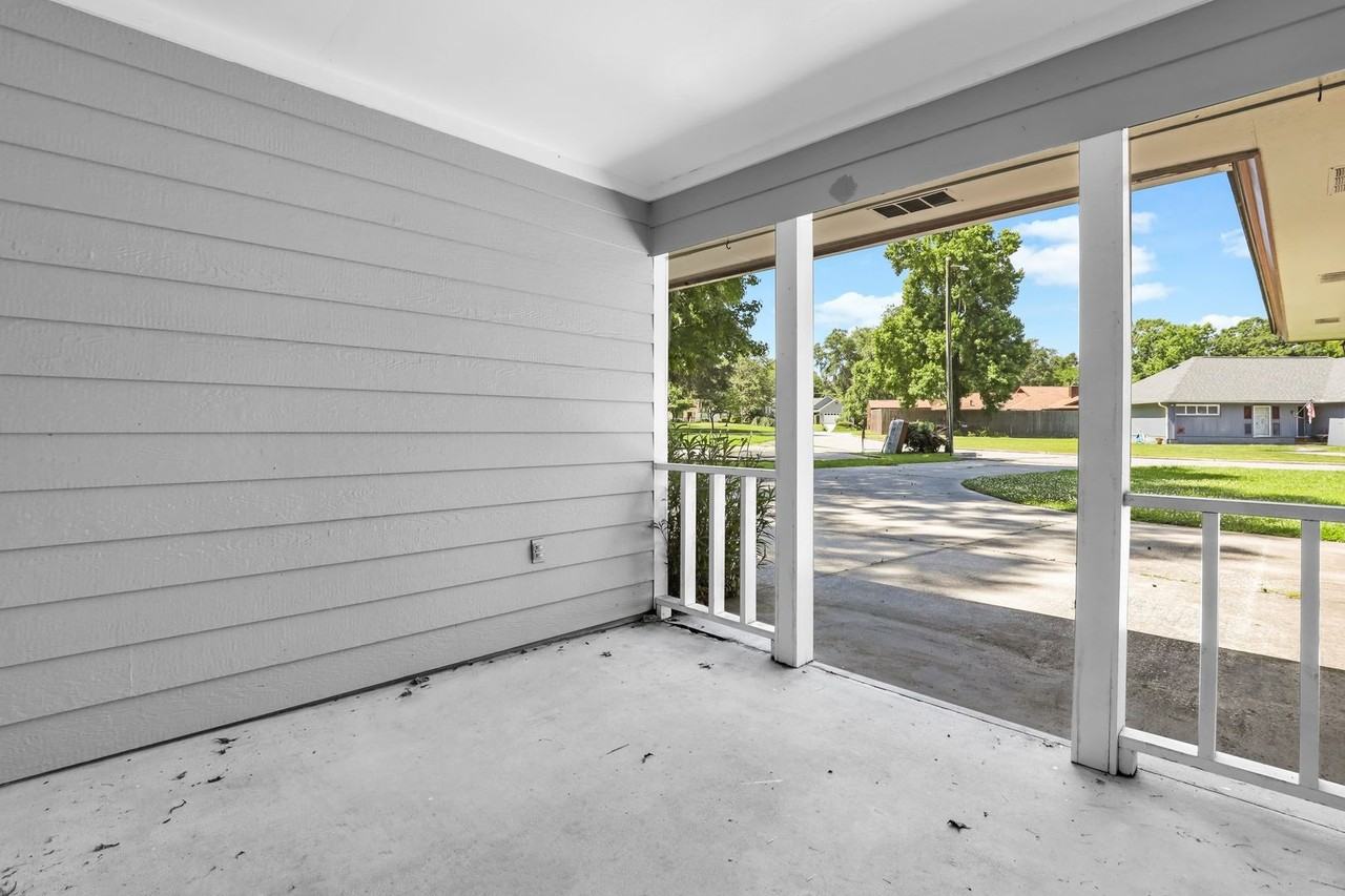8 N Nicholson Cir - Photo 7 of 43