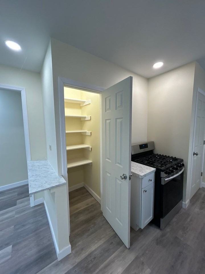 2103 Kossuth St - Photo 4 of 12