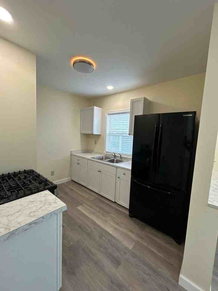 2103 Kossuth St - Photo 5 of 12