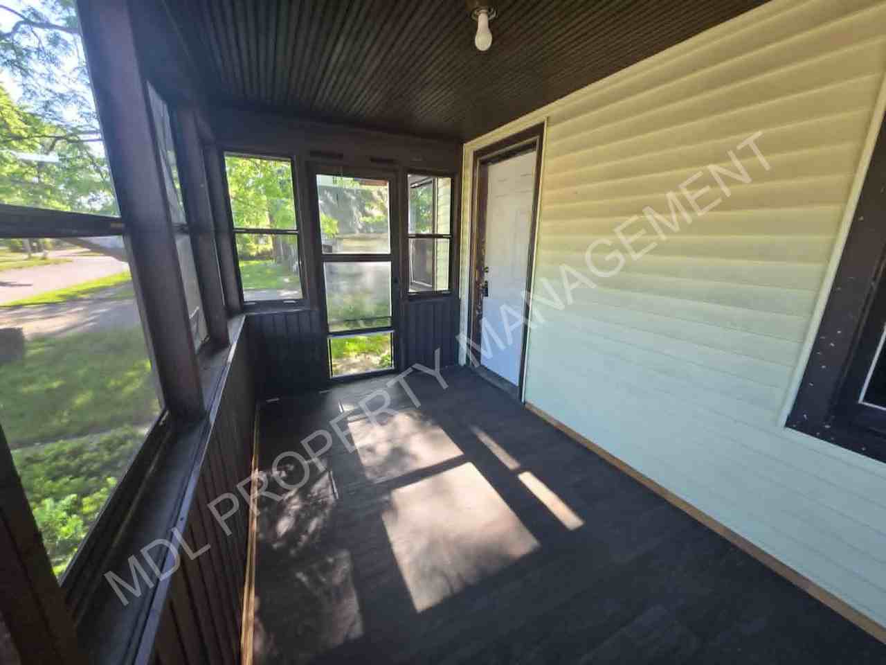 1715 Green St - Photo 3 of 12