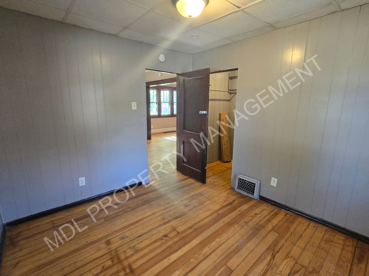 1715 Green St - Photo 4 of 12