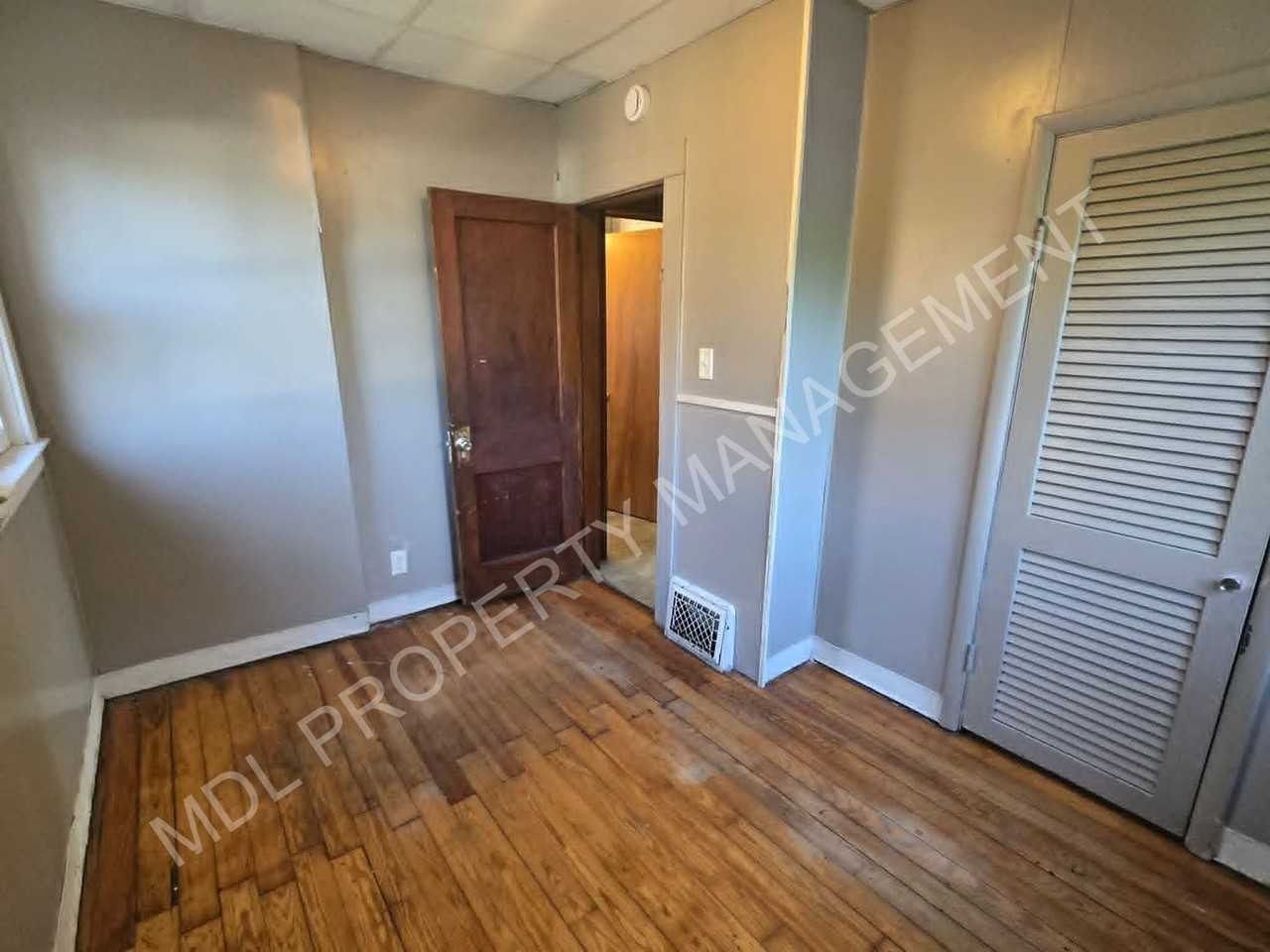 1715 Green St - Photo 5 of 12