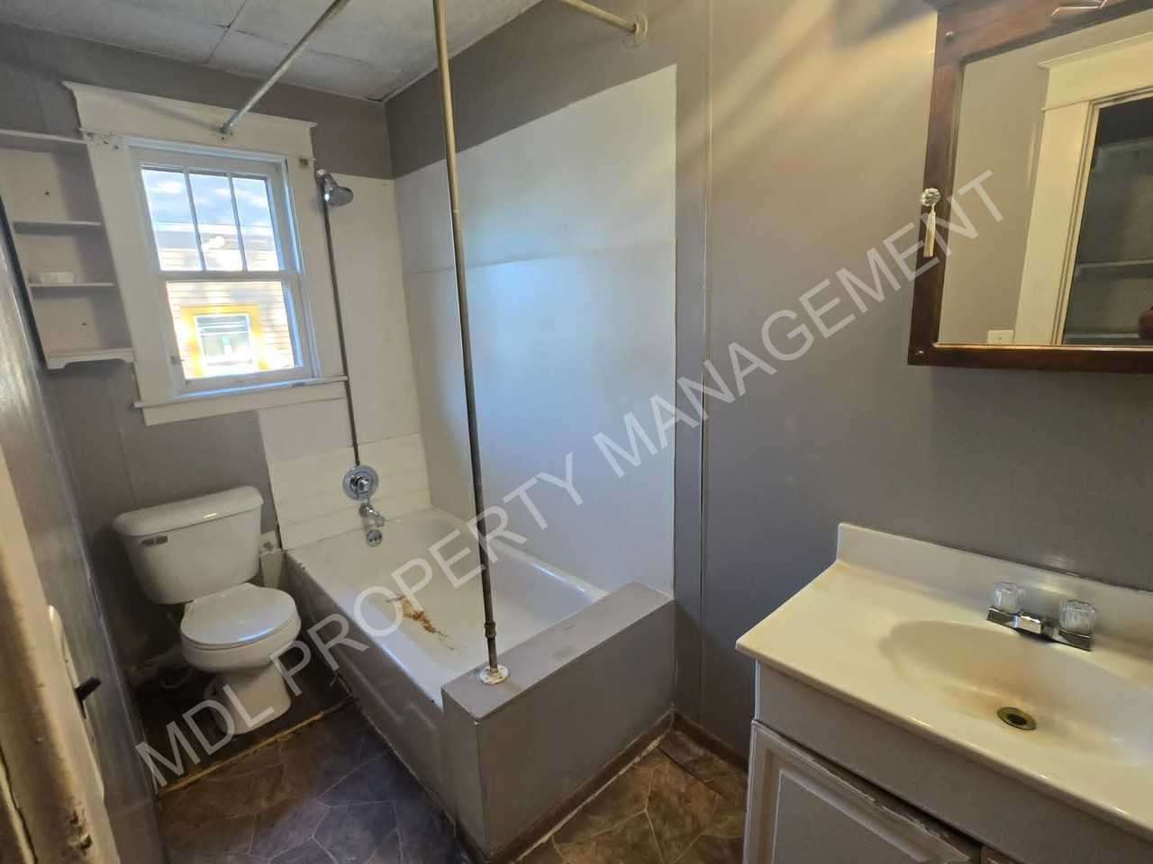 1715 Green St - Photo 7 of 12