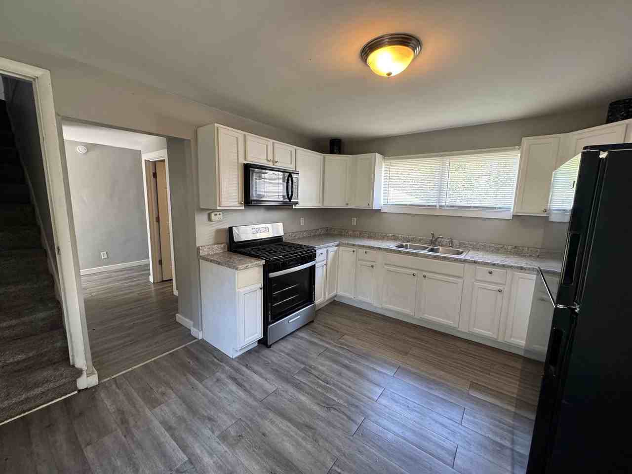 427 17th Ave - Photo 3 of 8