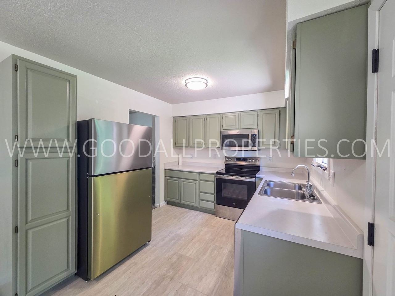 2908 78th St - Photo 4 of 22