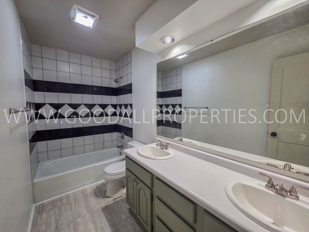2908 78th St - Photo 6 of 22