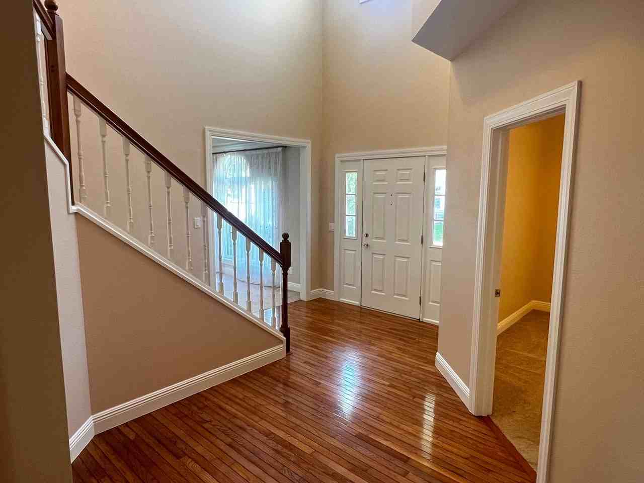 2708 Bayhill Dr - Photo 2 of 17