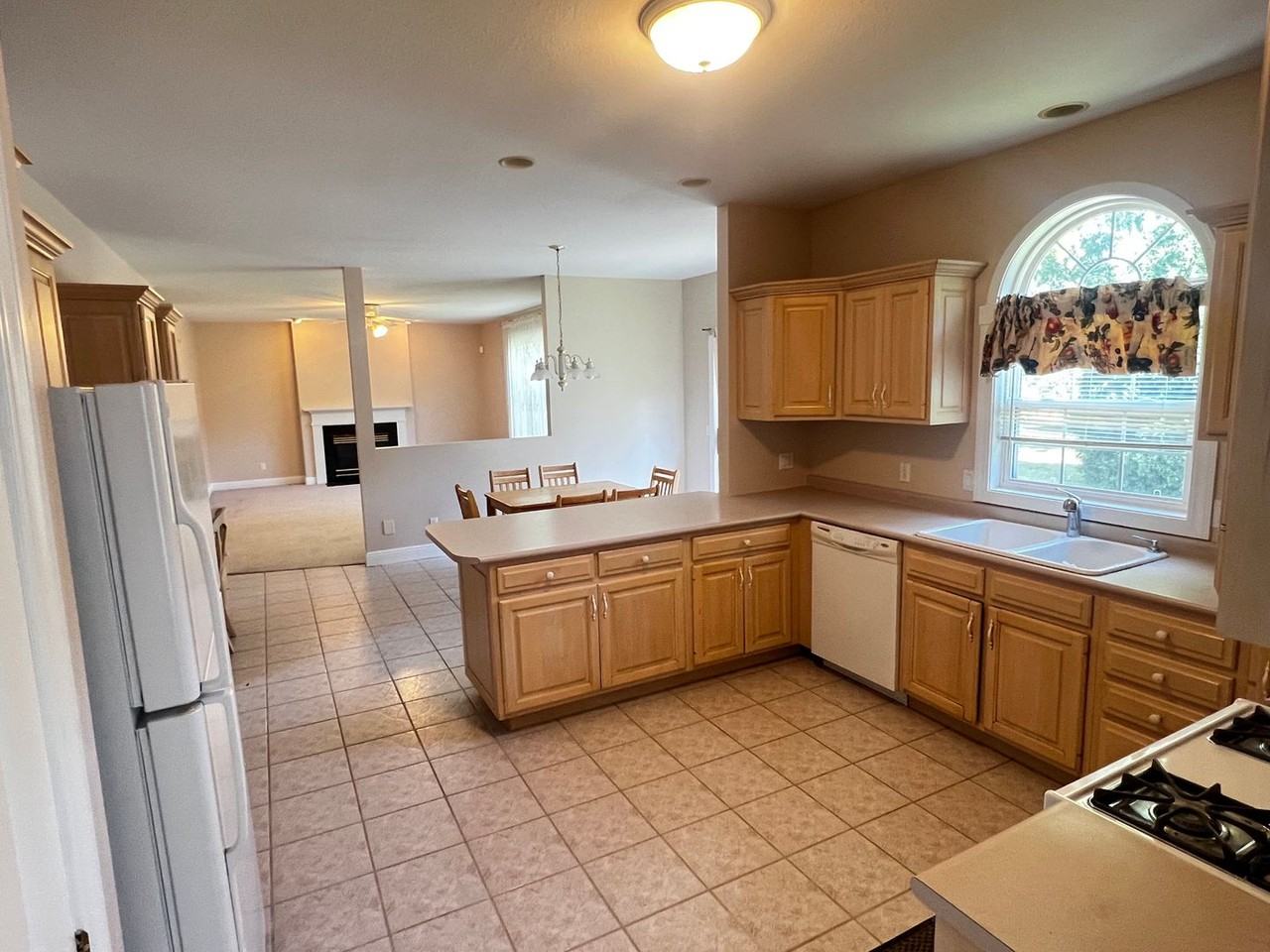 2708 Bayhill Dr - Photo 5 of 17