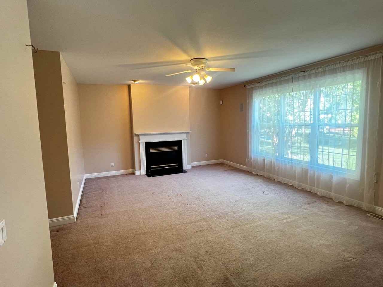 2708 Bayhill Dr - Photo 7 of 17