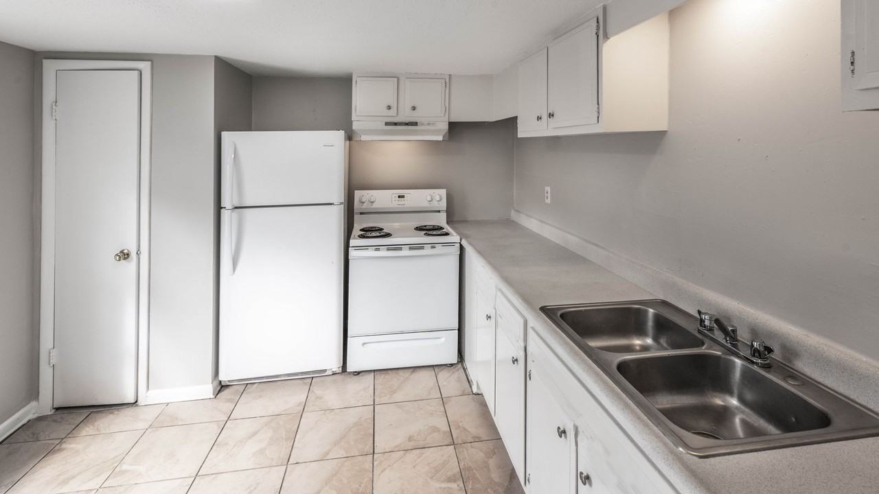 Royal Oaks Apartment Homes New - Photo 3 of 17