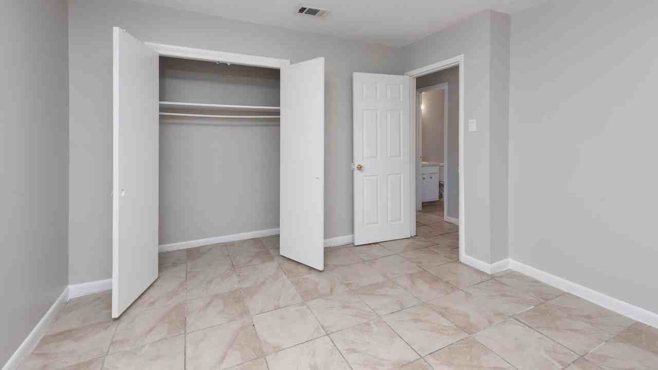 Royal Oaks Apartment Homes New - Photo 5 of 17