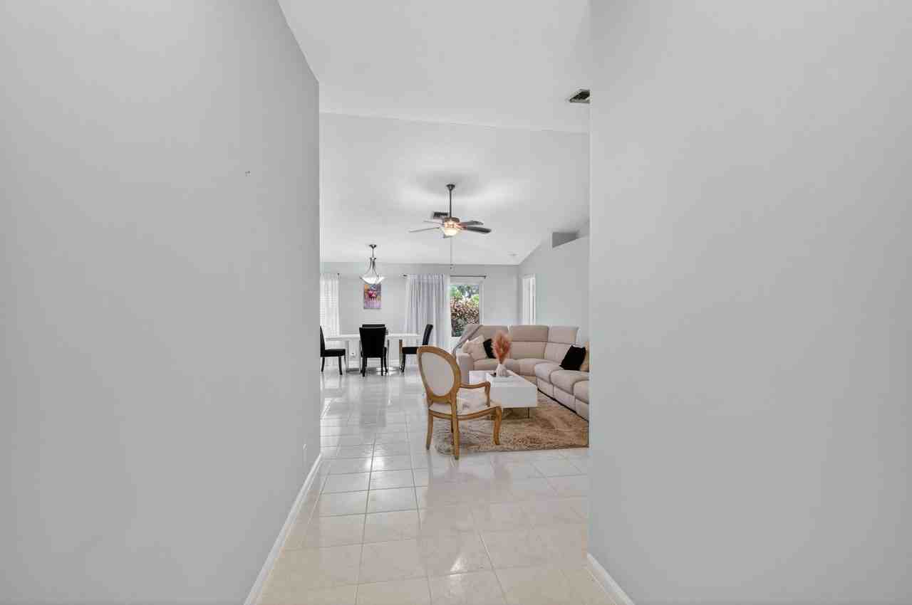1080 Salmon Isle - Photo 5 of 36