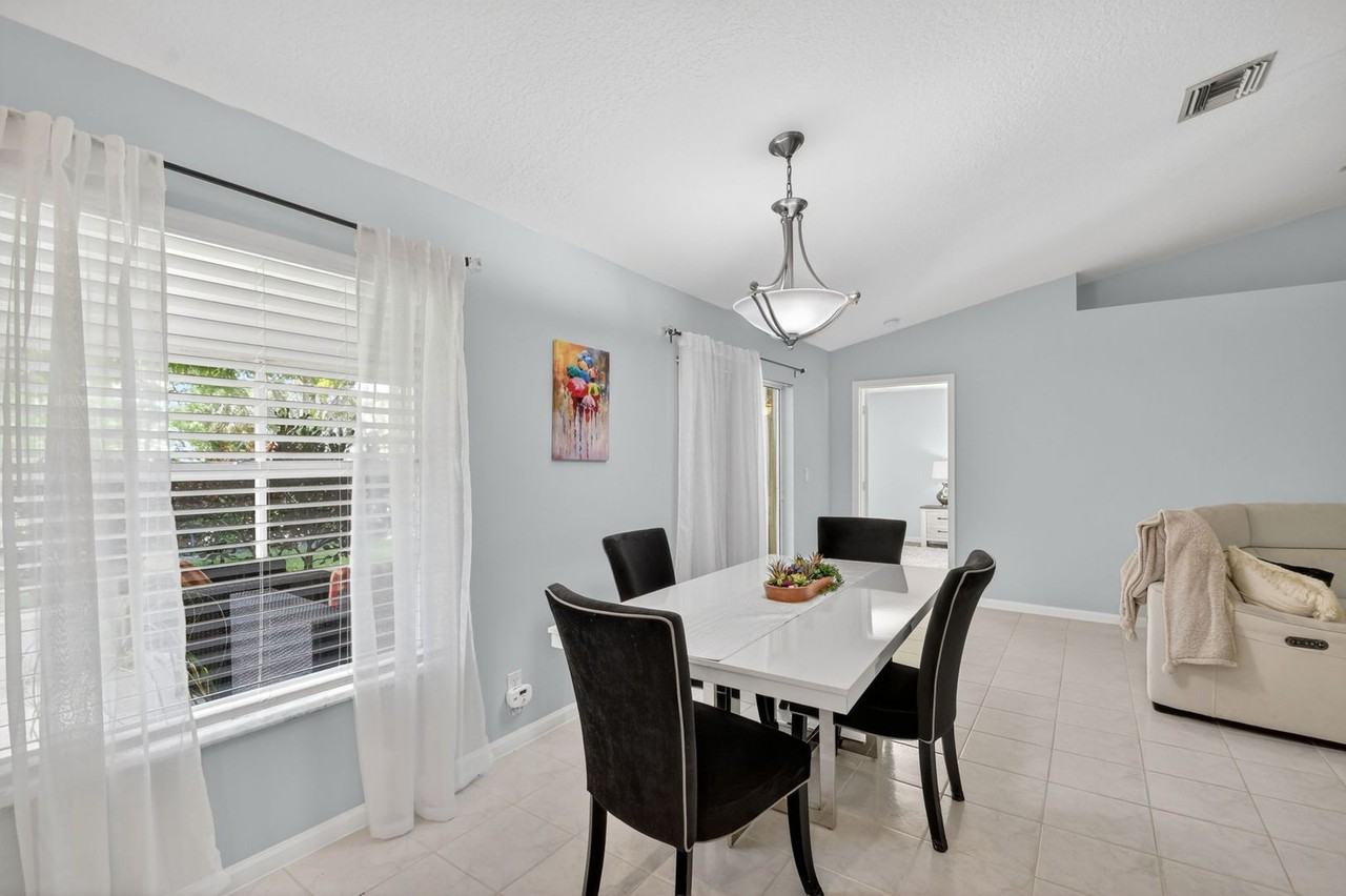 1080 Salmon Isle - Photo 6 of 36