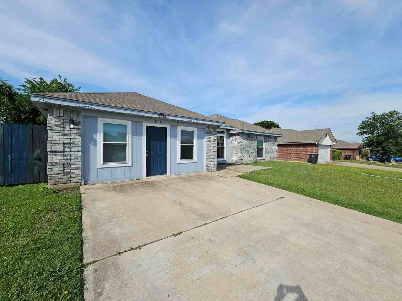 2704 Hemlock Dr - Photo 2 of 2