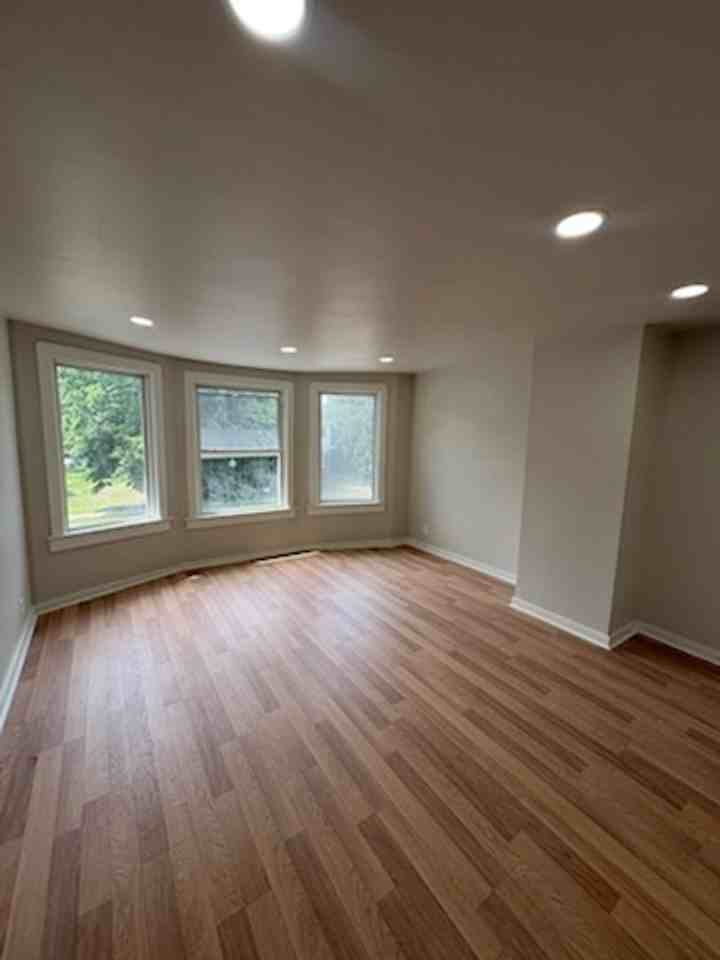 1611 W Barker Ave - Photo 4 of 20