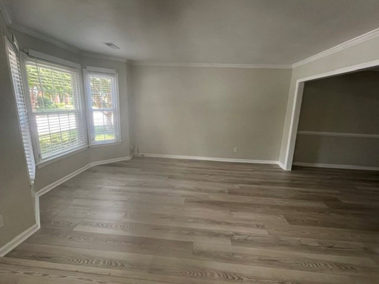 1002 Colonial Meadows Way - Photo 3 of 26