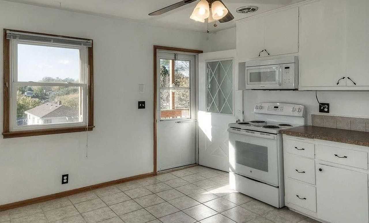 5803 S 50th St - Photo 3 of 12