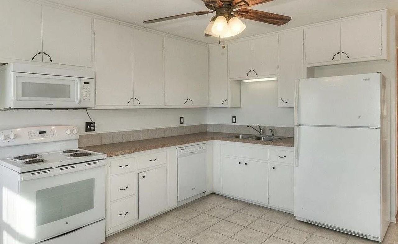 5803 S 50th St - Photo 4 of 12