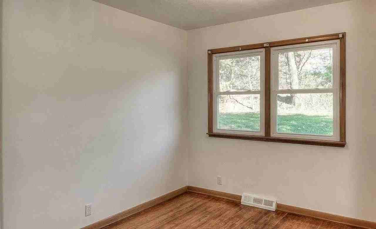 5803 S 50th St - Photo 7 of 12