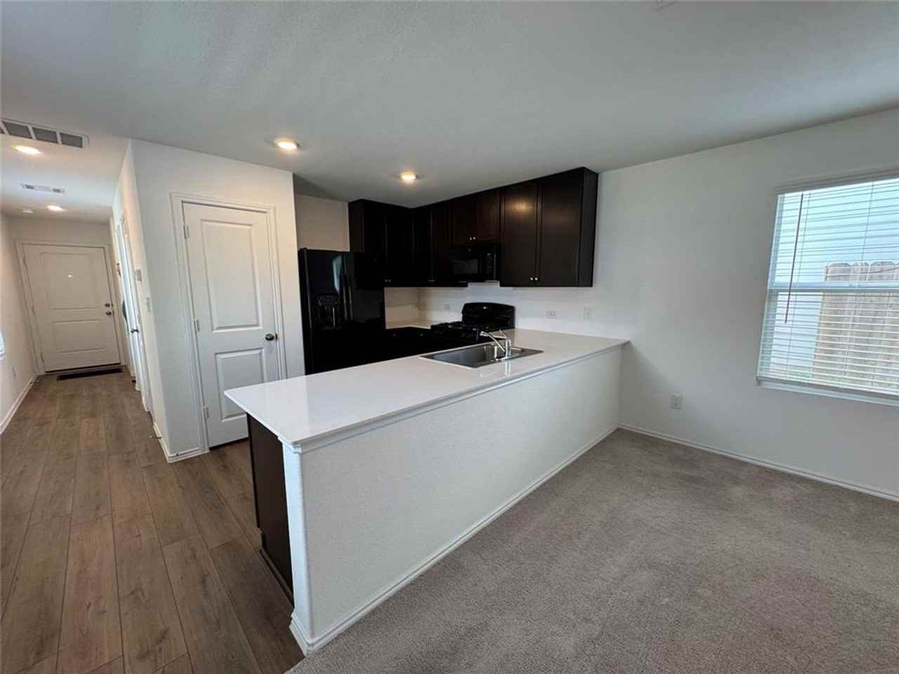 63 Trinity Cir - Photo 3 of 10