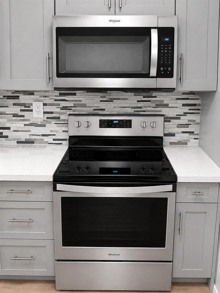 1635 W 44th Pl #311 - Photo 4 of 32