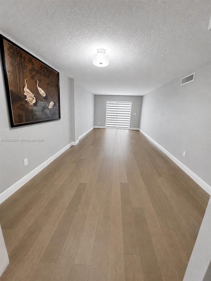 1635 W 44th Pl #311 - Photo 6 of 32