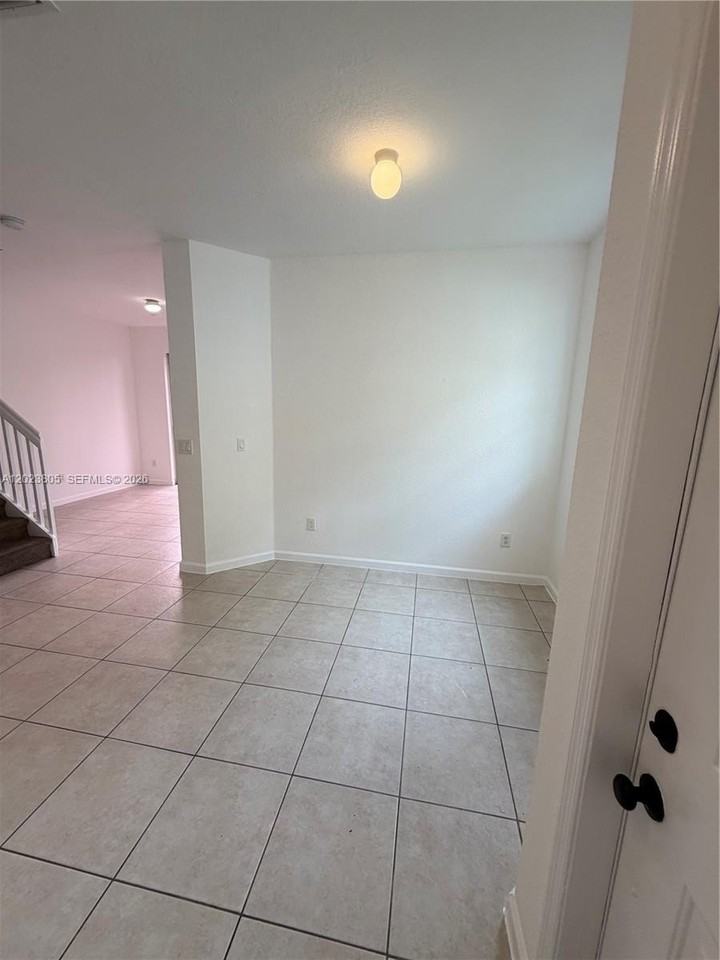 607 Ne 21st Ter - Photo 2 of 16