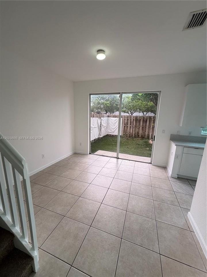 607 Ne 21st Ter - Photo 4 of 16