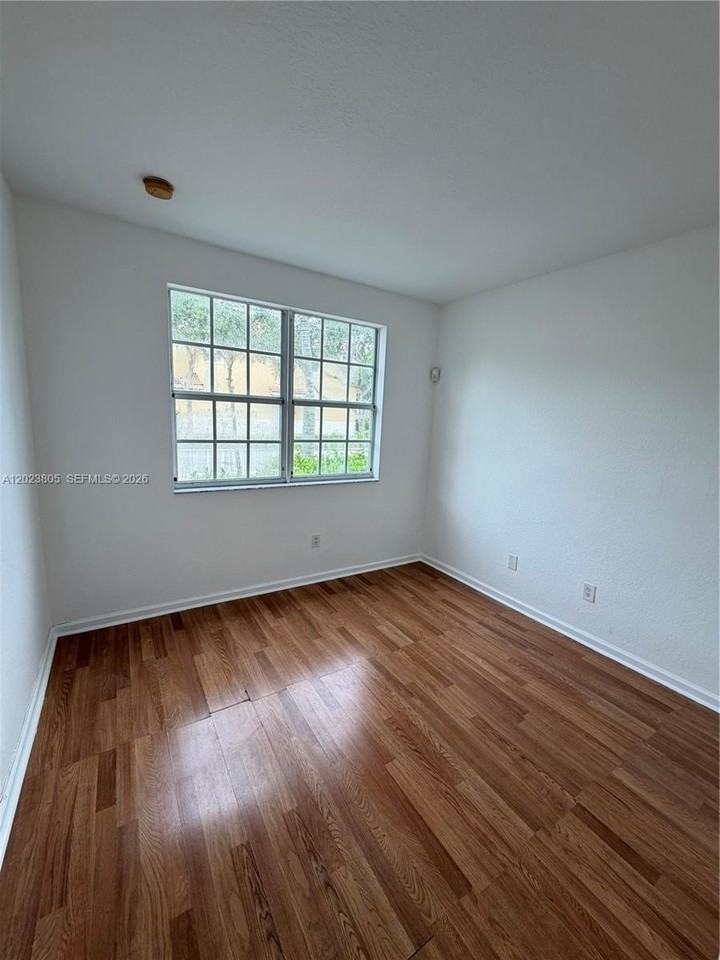607 Ne 21st Ter - Photo 7 of 16