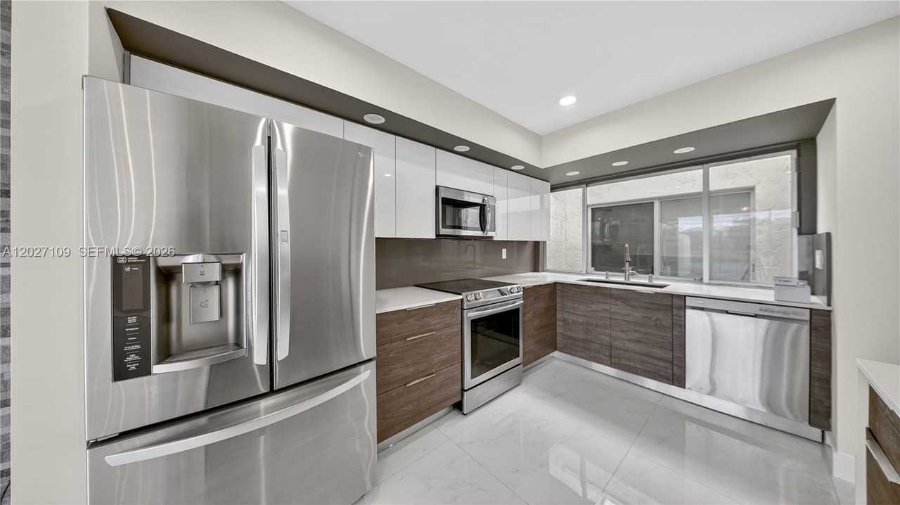 9179 Fontainebleau Blvd #9 - Photo 5 of 50