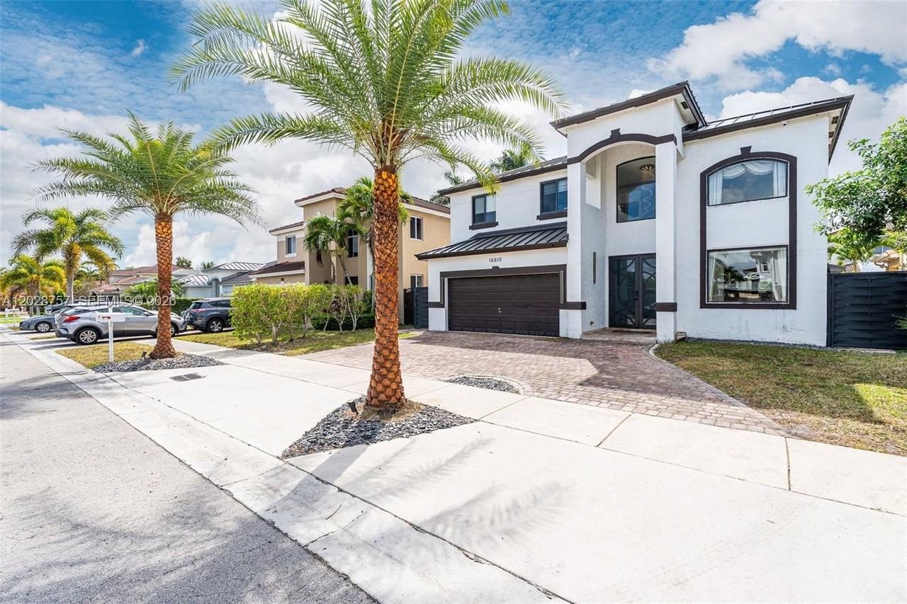 16610 Sw 57th Ln - Photo 2 of 47
