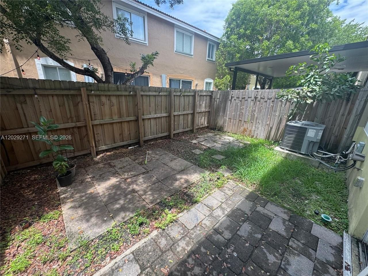 1048 Se 23rd Ter - Photo 3 of 12