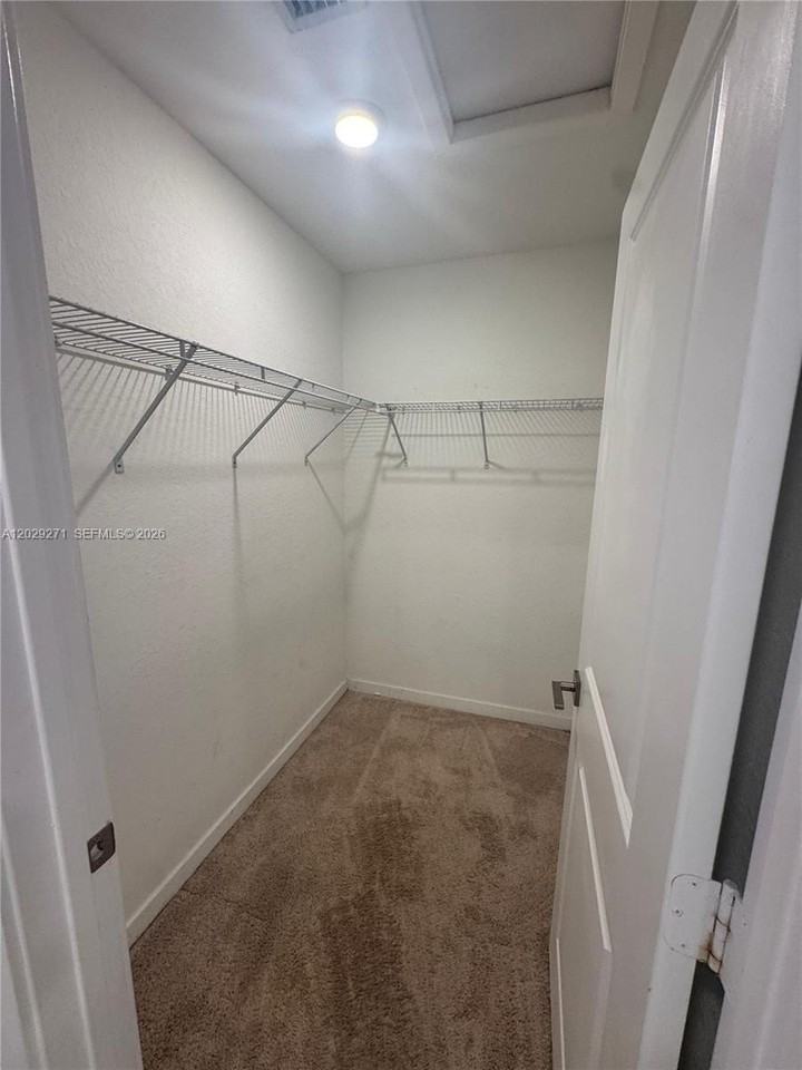 1048 Se 23rd Ter - Photo 4 of 12