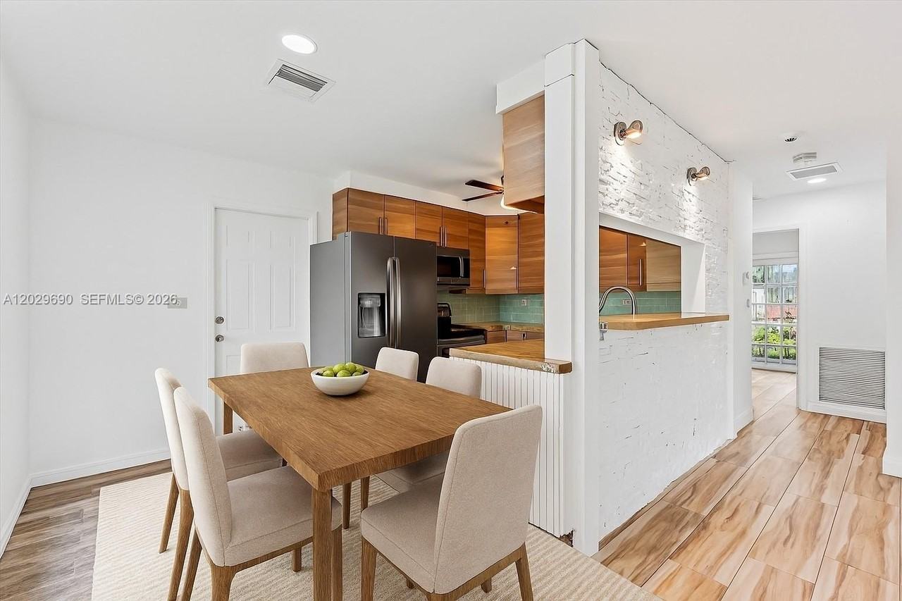 6073 Nw 27th St #6073 - Photo 2 of 25