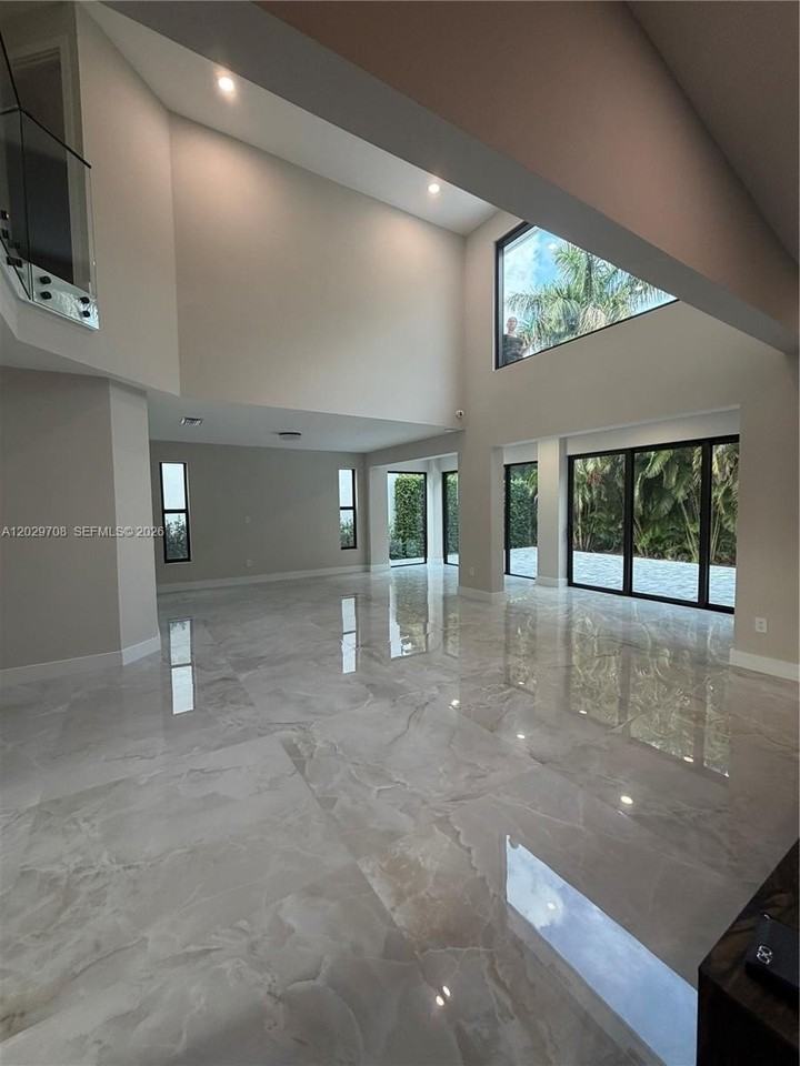 4499 Nw 93rd Doral Ct - Photo 3 of 26