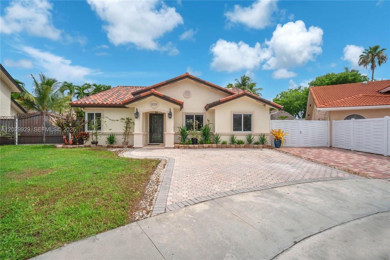 15715 Sw 76th Ter - Photo 2 of 40