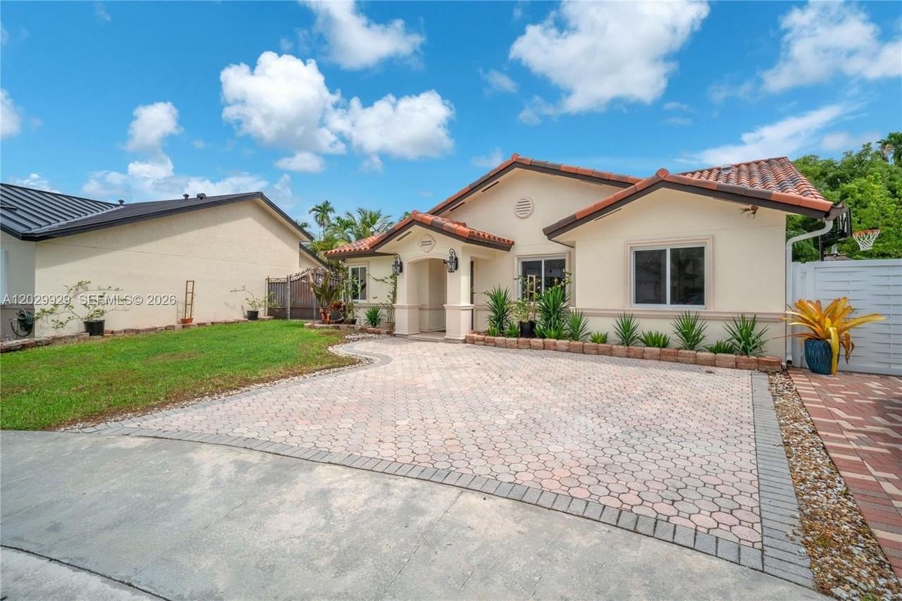 15715 Sw 76th Ter - Photo 4 of 40