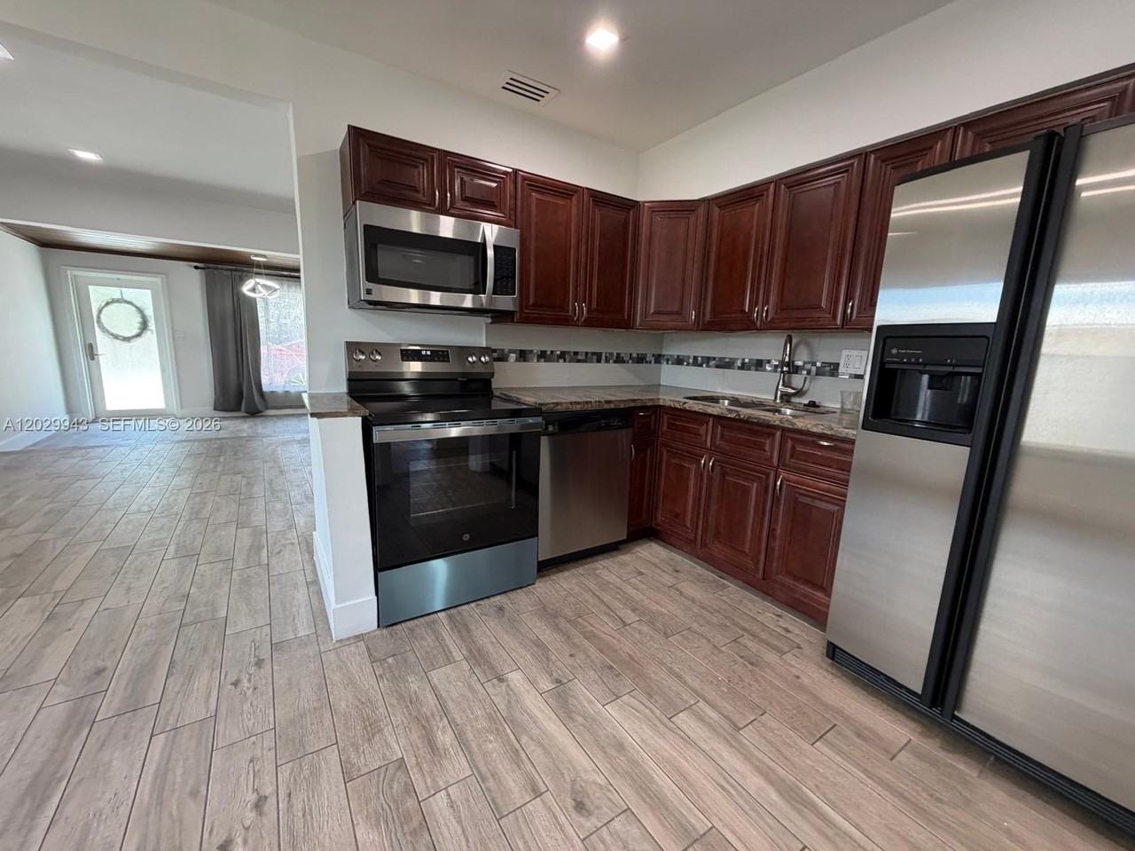 1531 Ne 15th Ave - Photo 4 of 21