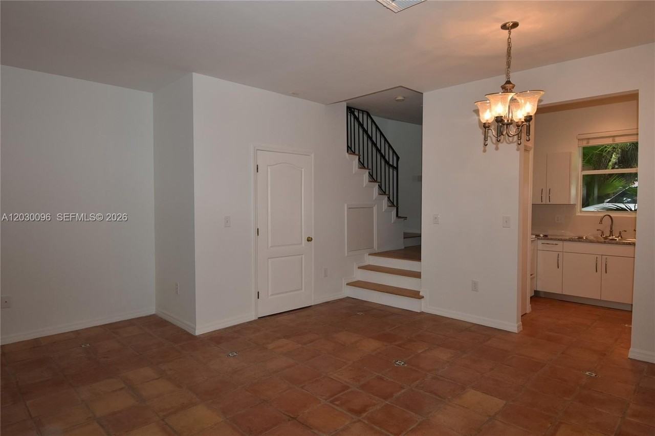 3051 Center St #9 - Photo 6 of 13